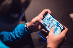 Como os jogos para dispositivos móveis ajudam você a relaxar durante as viagens